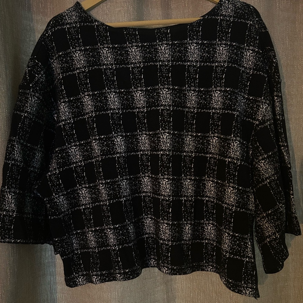 A Pea in the Pod Black and White Knit Top